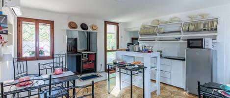 Geladeira, micro-ondas