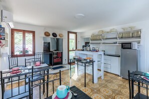 Fridge, microwave - The property is located in a strategic position: a 7-minute walk from the international barracks, 5 minutes by car from the town center, 5 minutes by car from the hospital, and just 30 seconds from the riverside along the Livenza, perfect for cycling.Ava (Riva Livenza)