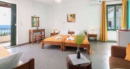 Bed and Breakfast 'Triple Room Sea View' with Sea View, Wi-Fi and Air Conditioning