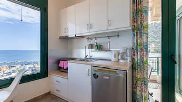Fridge, coffee/tea maker, electric kettle