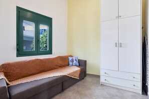 TV, DVD player, stereo - Apartment 'Two Bedroom  Sea View' with Sea View, Wi-Fi and Air Conditioning (Crete)