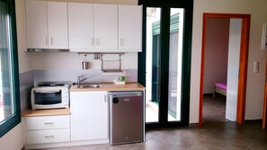 Refrigerador, horno, cafetera y tetera y tetera eléctrica 