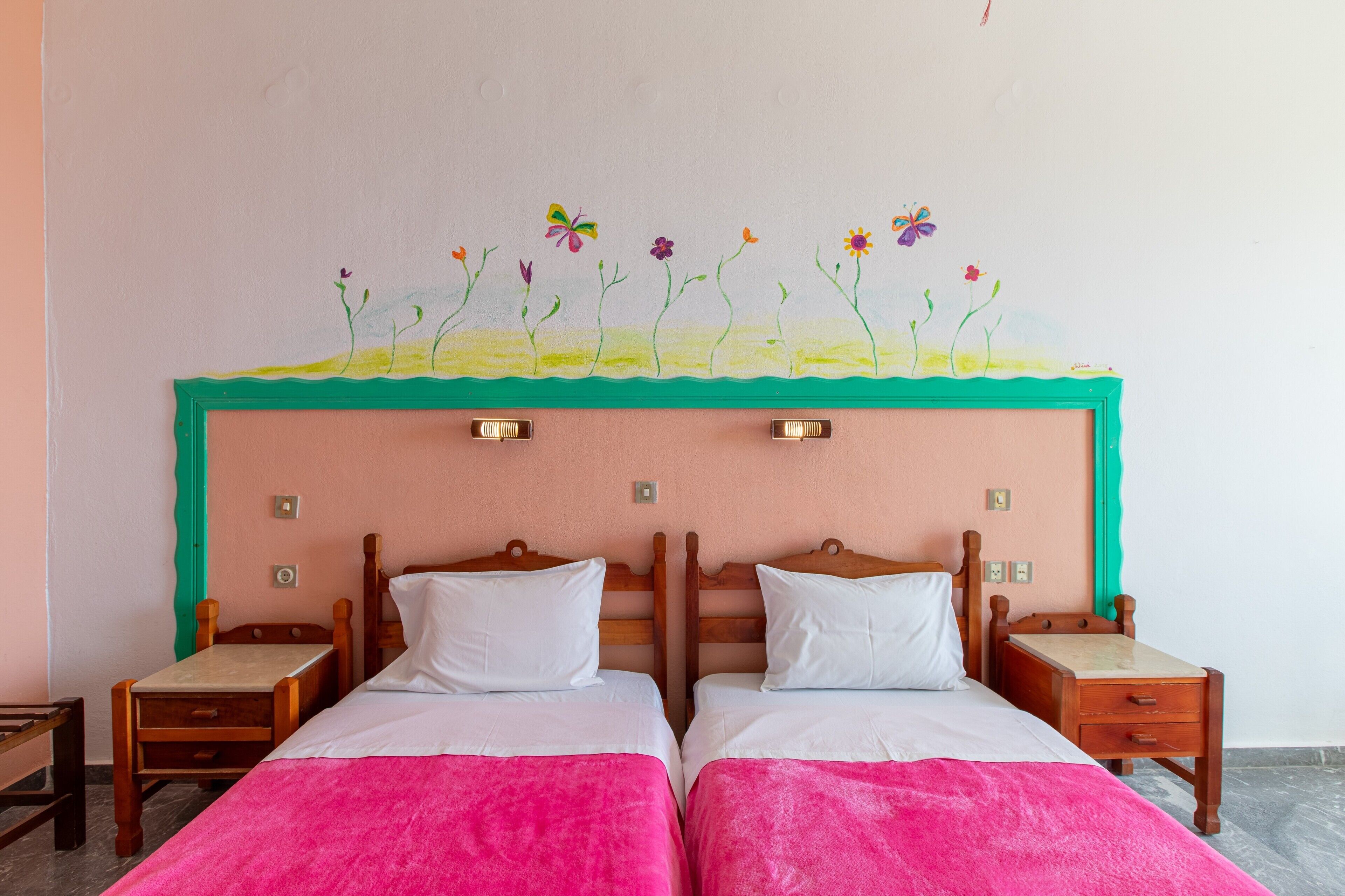 WiFi, bed sheets