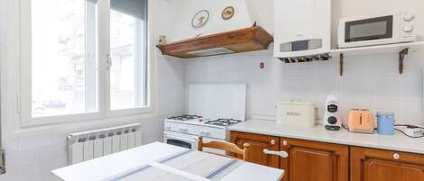 Réfrigérateur, micro-ondes, lave-vaisselle