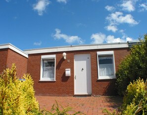 Exterior - Bungalow in Strandnaehe, Dornumersiel (Dornumersiel)