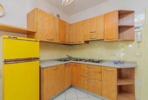 Fridge, microwave - The Space🌴 Spacious Apartment in a Seafront Residence (the apartment has a street-side terrace) with Pool and Beach Spot – Experience the Best of Jesolo Lido! 🌊Description:Imagine waking up to the sound of the sea, having breakfast on a sunny ter (Lido di Jesolo)