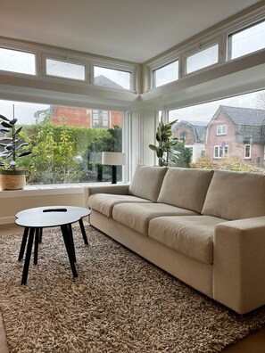 Living area - Luxury 2-bedroom apartment in charming Baarn perfect for relaxing stay (Baarn)