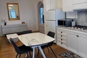 Dining - The Space🌟 Your Exclusive Retreat in the Heart of Jesolo – Comfort, Style, and an Unbeatable Location 🌟Imagine waking up with the scent of the sea in the air, having breakfast on a private terrace overlooking Jesolo’s famous walking street, and (Lido di Jesolo)