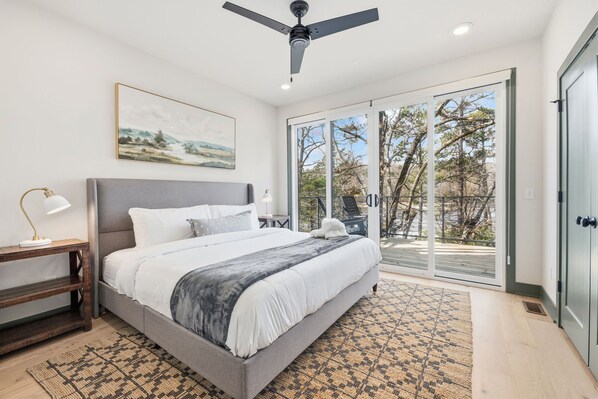 Iron/ironing board, travel crib, WiFi, bed sheets