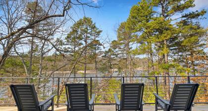 Lakeside Luxe-Lake Access-Hot Tub-Amazing Patio