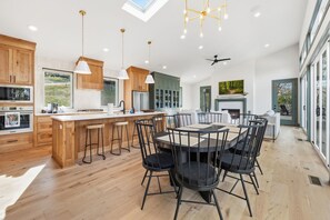 Dining - Lakeside Luxe-Lake Access-Hot Tub-Amazing Patio (Rogers)