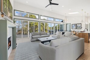 TV, fireplace, offices - Lakeside Luxe-Lake Access-Hot Tub-Amazing Patio (Rogers)