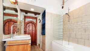 A bathroom with a wooden vanity, a glass shower enclosure, and a bathtub. - The SpaceDreaming of a stay filled with history, charm, and comfort just a few kilometers from Venice and the Venetian Villas?This beautiful two-story independent house, with its mix of rustic and modern style, is the perfect retreat for those seeking bo (Mira)