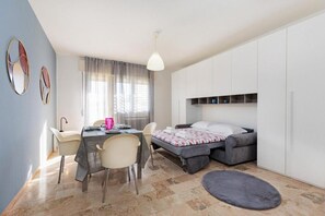 Dining - The SpaceLooking for a comfortable, stylish, and strategically located stay to explore Venice and beyond? This newly renovated home in Mestre is the ideal solution for families, small groups, and travelers seeking both comfort and convenience.Just steps  (Venezia)