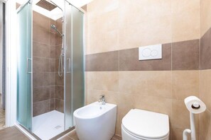 Douche, bidet