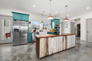 Refrigerador, microondas, parrilla de estufa y lavavajillas 