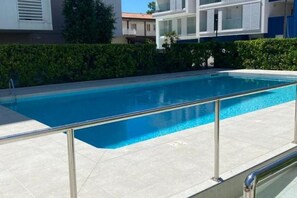 A heated pool - The SpaceSpacious, comfortable, and bright apartment located near Jesolo beach and the famous Caribe Bay water park.The house enjoys a super strategic position, allowing you to make the most of everything Jesolo Lido has to offer.The apartment can host u (Lido di Jesolo)