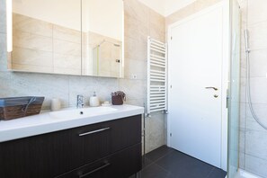 Apartment | Bathroom - Rental in Rome Saint Peter View Penthouse (Rome)