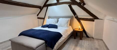 2 bedrooms, iron/ironing board, free WiFi, bed sheets