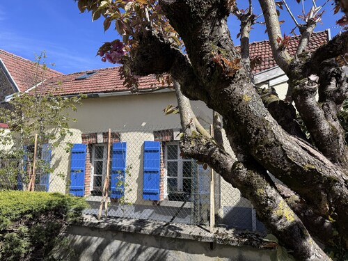 Private house for 4 people with large garden in the village of Cramant