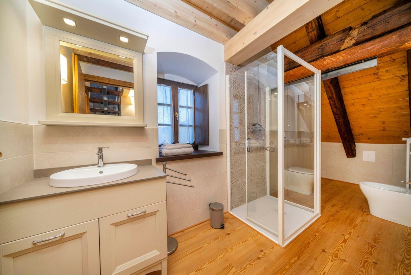 Dusche, Bidet, Handtücher