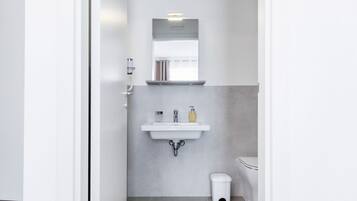 Doccia, bidet, shampoo