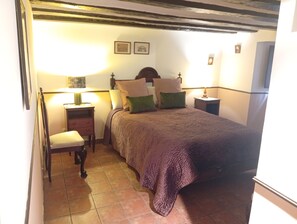 Economy Double or Twin Room, Courtyard View (Para huéspedes de estatura media) - Casa palaciega Doña Leocadia (Viana)