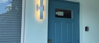 Tranquil 2-bedroom bungalow with AC in charming Vero Beach steps to boardwalk