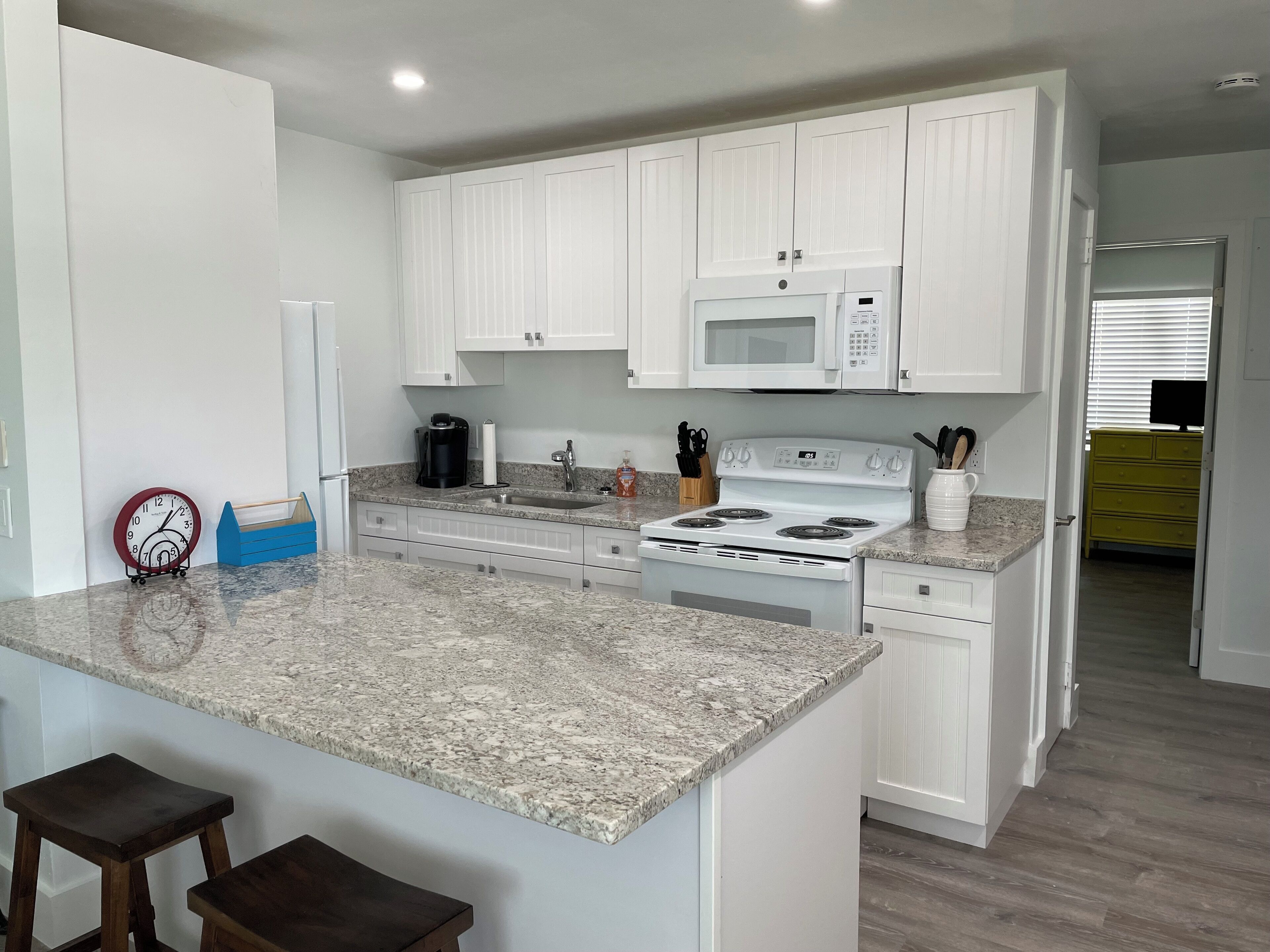 Mikrobølgeovn, ovn og kokeplater