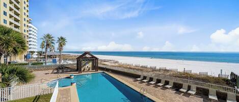 Et oppvarmet basseng