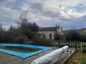 Pool - Gîte des Fraignaies with Private Pool, Terrace, and Wi-Fi in Saint-Juire-Champgillon (Saint-Juire-Champgillon)