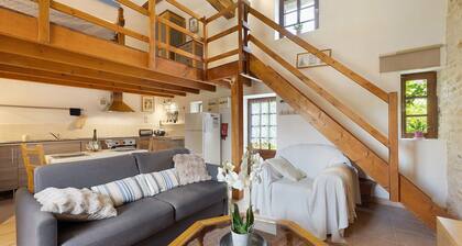 Gîte des Fraignaies with Private Pool and Terrace in Saint-Juire-Champgillon