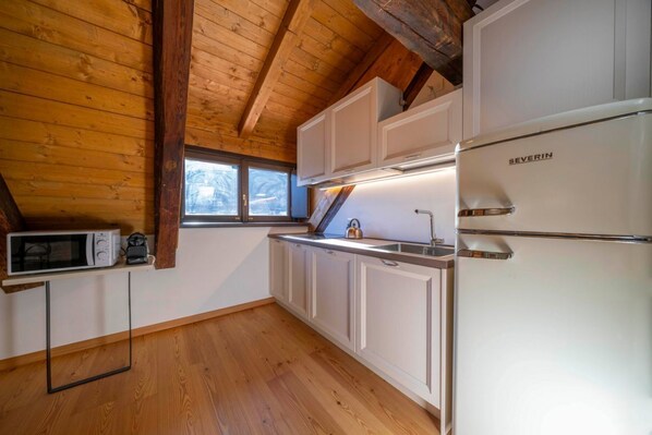 Fridge, microwave, dishwasher, toaster