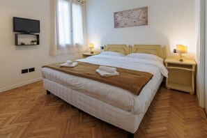 Room - ✨ Elegant Room in the Heart of Mirano – Comfort, Style & Perfect Location ✨🛏️ Bedroom – Elegance & Comfort The tastefully furnished bedroom welcomes you with a double bed featuring a high-quality mattress, designed to guarantee a restful sle (Mirano)