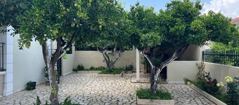 Kika Residence - 2 Bedroom House With Barbeque