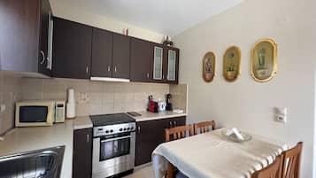 House | 2 bilik tidur