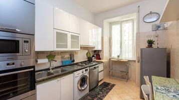 Apartamento | Cozinha privada | Micro-ondas, máquina de café expresso, cafeteira/chaleira