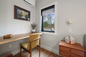 Interior - Luxury 3-bedroom house on 120 acres with hot tub & AC in charming Red Hook (Red Hook)