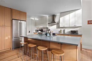 Private kitchen - Luxury 3-bedroom house on 120 acres with hot tub & AC in charming Red Hook (Red Hook)