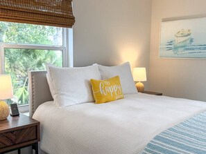 Iron/ironing board, WiFi, bed sheets - 8th At The Bay, New Listing (Port St. Joe)