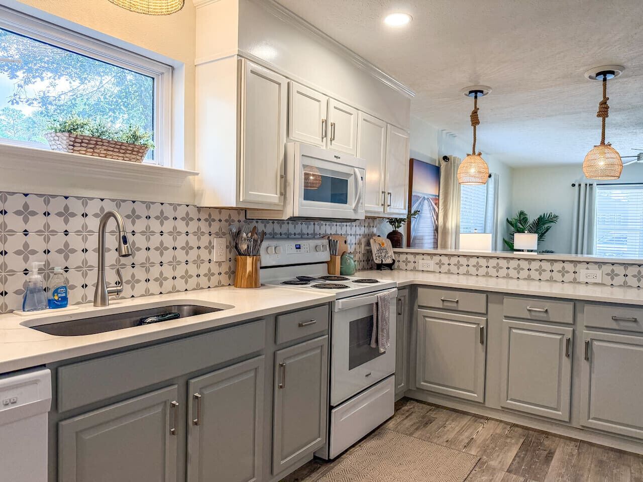 Køleskab, mikrobølgeovn, ovn, kogeplade