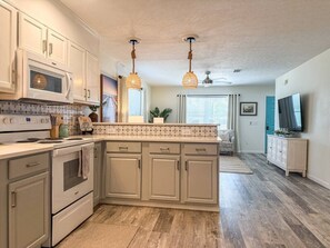 Fridge, microwave, oven, stovetop - 8th At The Bay, New Listing (Port St. Joe)