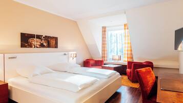 Comfort tweepersoonskamer | Hypoallergeen beddengoed, een bureau, een laptopwerkplek