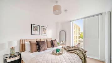 2 bedrooms, desk, iron/ironing board, travel cot