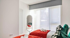 2 Schlafzimmer, Schreibtisch, Bügeleisen/Bügelbrett, Reisekinderbett