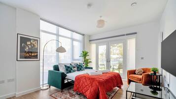 2 bedrooms, desk, iron/ironing board, travel crib