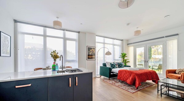 Interior - Spacious Apartment, Balcony, WiFi, Free Parking (Walton-on-Thames)