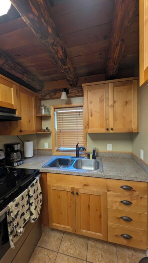Private kitchen - Cozy, Trailer friendly Cabin in St Anthony ID (Saint Anthony)