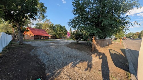 Cozy, Trailer friendly Cabin in St Anthony ID
