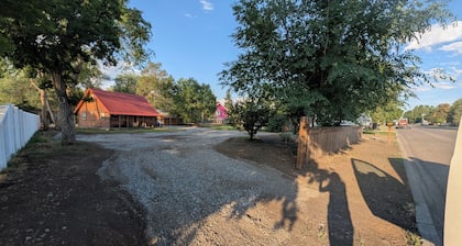 Cozy, Trailer friendly Cabin in St Anthony ID